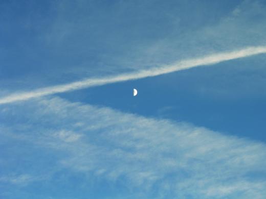 Cloud moon symmetry pacman reminding thing